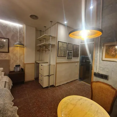 Mini House In Barcelona Is 35m2 Holiday home